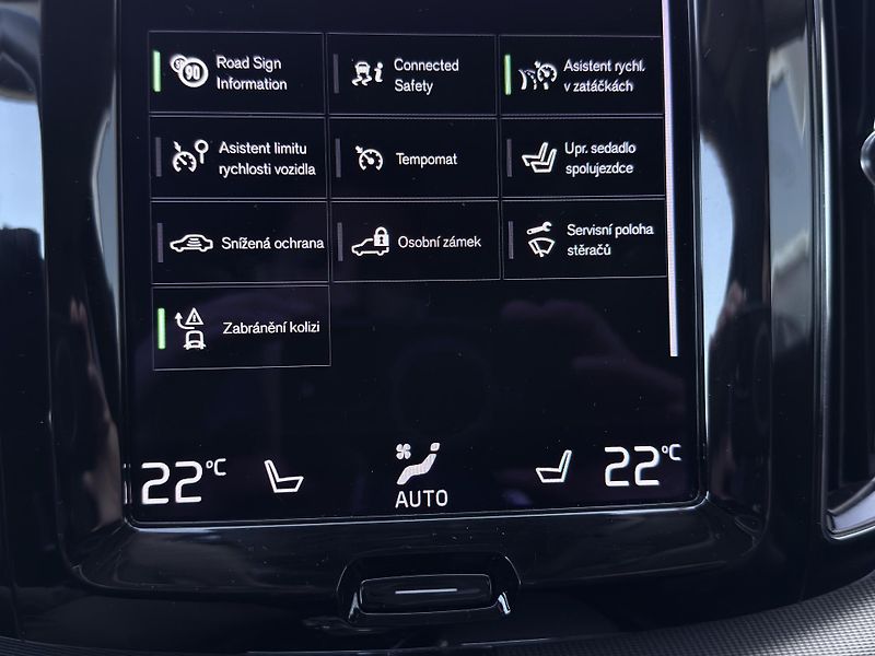 Volvo XC60 B4 AWD INSCRIP. // nezáv. top. - fotka 35 z 48