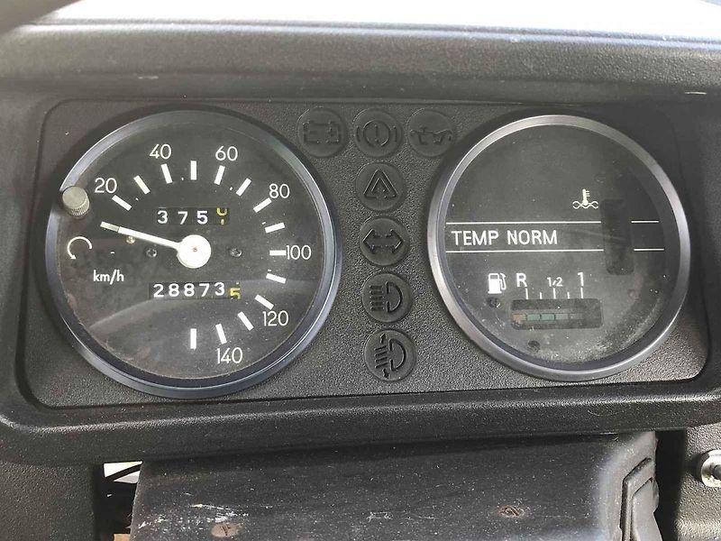 Tenhle Trabant je jeden z posledních vyrobených – únor 1990.