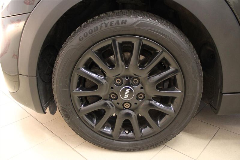 Mini Cooper S 2,0 141 kW JCW 1.majitel - fotka 30 z 31