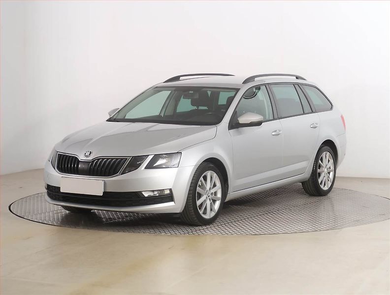 Škoda Octavia (2017) 1.6 TDI, Tempomat - fotka 2 z 17