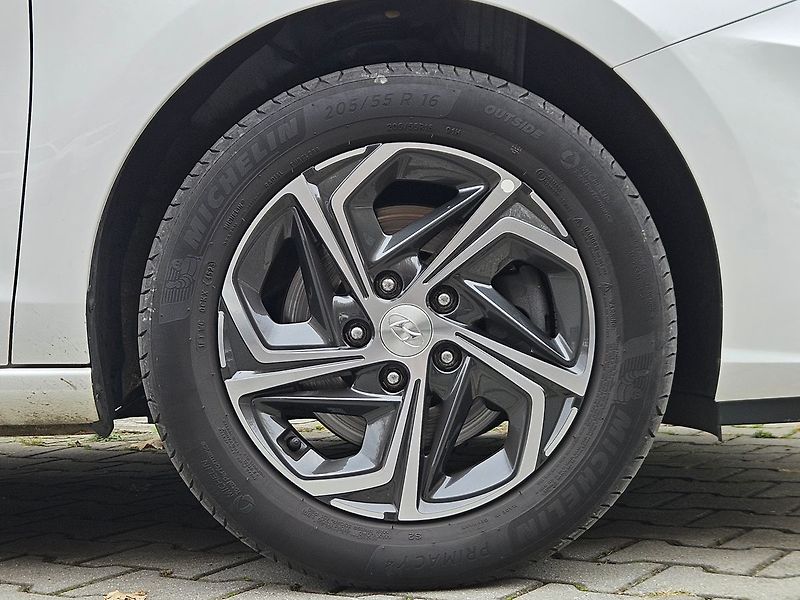 Hyundai i30 1,5i, Comfort 16, 1.majitel - fotka 9 z 32