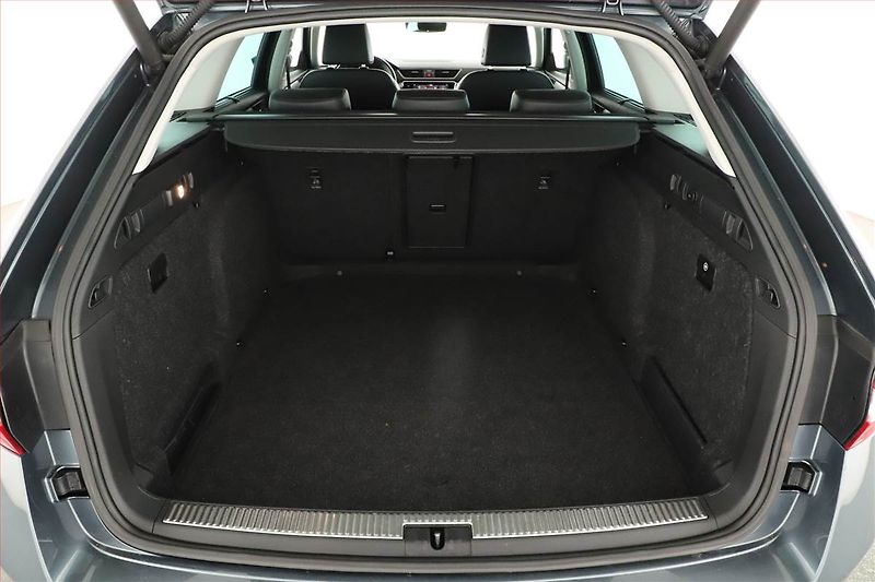 Škoda Superb (2017) 1.6 TDI, Navi, Xenony - fotka 19 z 20