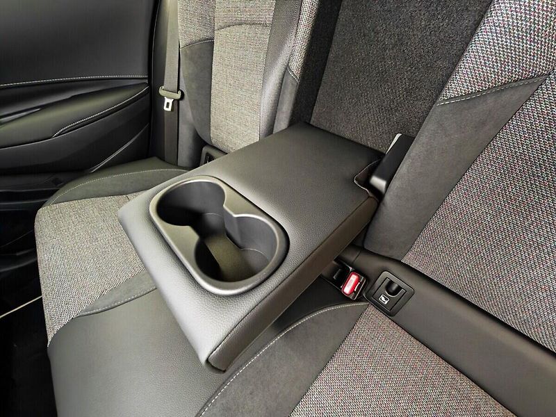 Toyota Corolla 1,8 Hybrid e-CVT Style - fotka 19 z 40