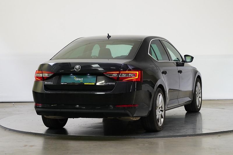 Škoda Superb - fotka 2 z 26