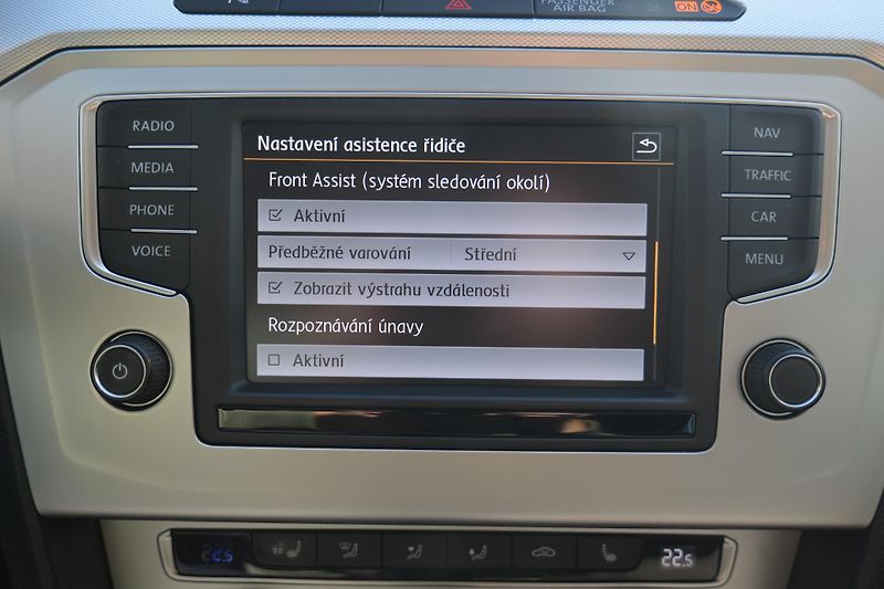 Volkswagen Passat 1.4 TSI 110 kW DSG Kamera Tažn - fotka 33 z 35