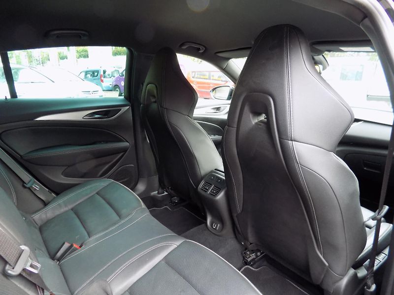 Opel Insignia (2022) 2.0 16V GSi  1. majitel - fotka 11 z 17