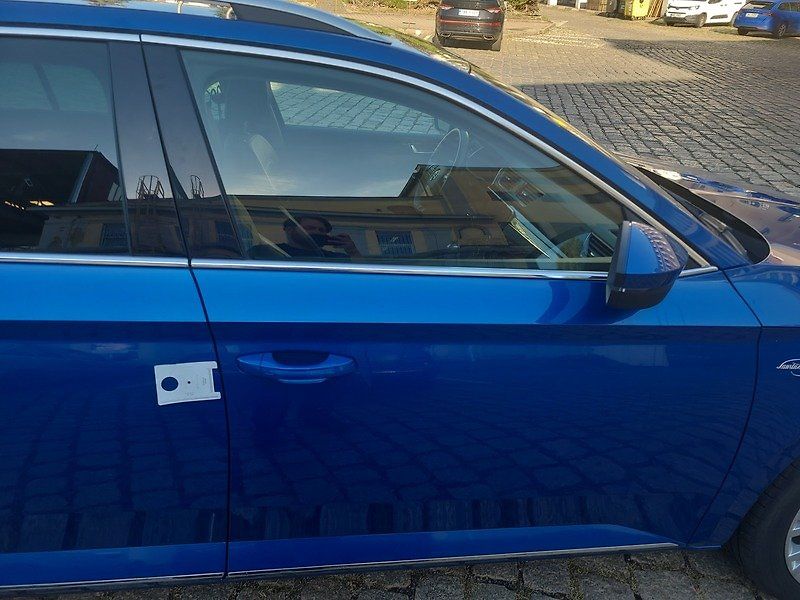 Škoda Superb Combi 2.0 TDI DSG - fotka 48 z 69