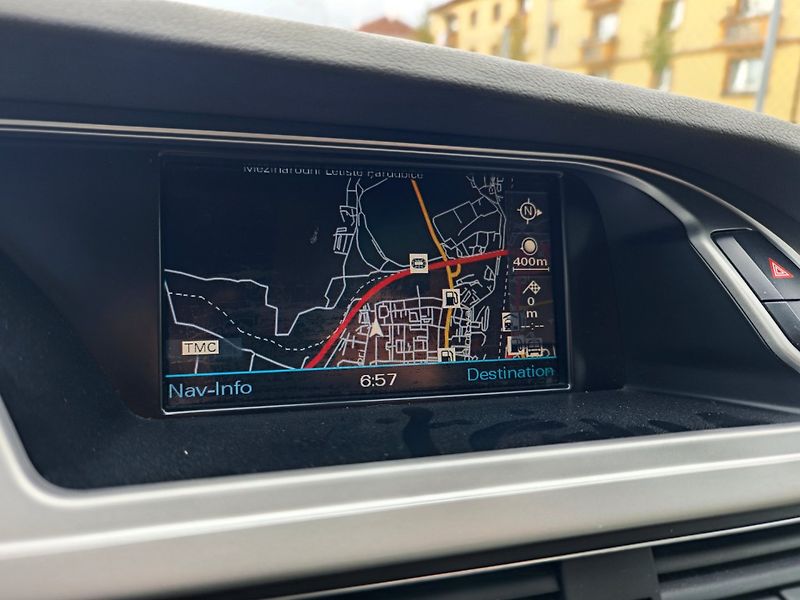 Audi A4 (2008) Avant 2.0 TDi Automat - fotka 22 z 37