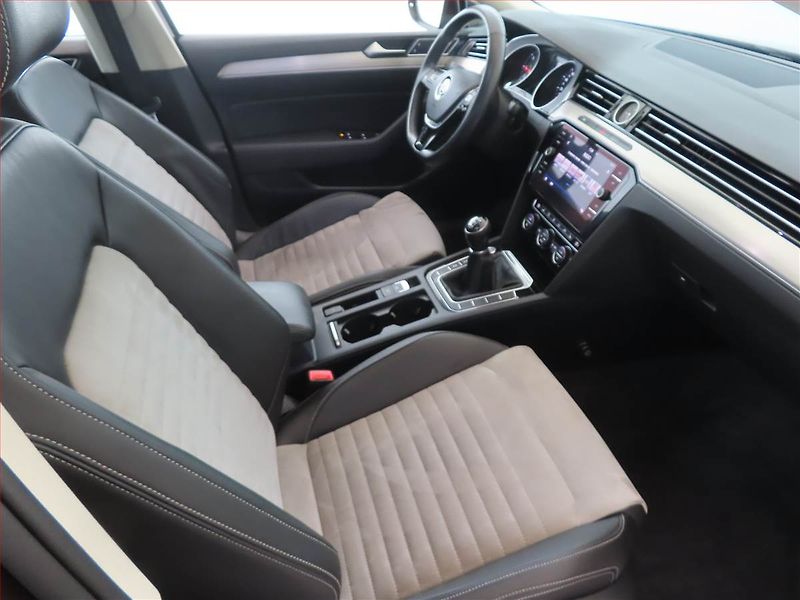 Volkswagen Passat (2017) Comfortline 2.0 TDI, Kůže - fotka 9 z 14