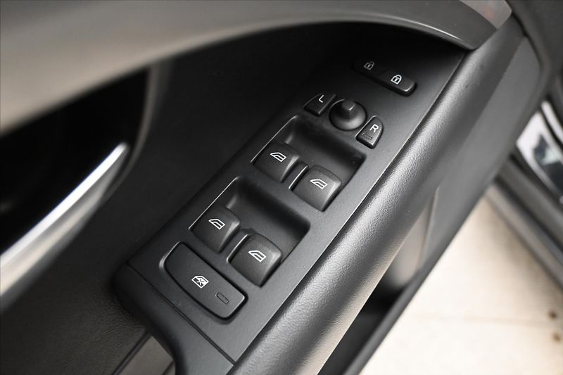Volvo V70 2,0 120kW D4 Manuál Tažné - fotka 23 z 29