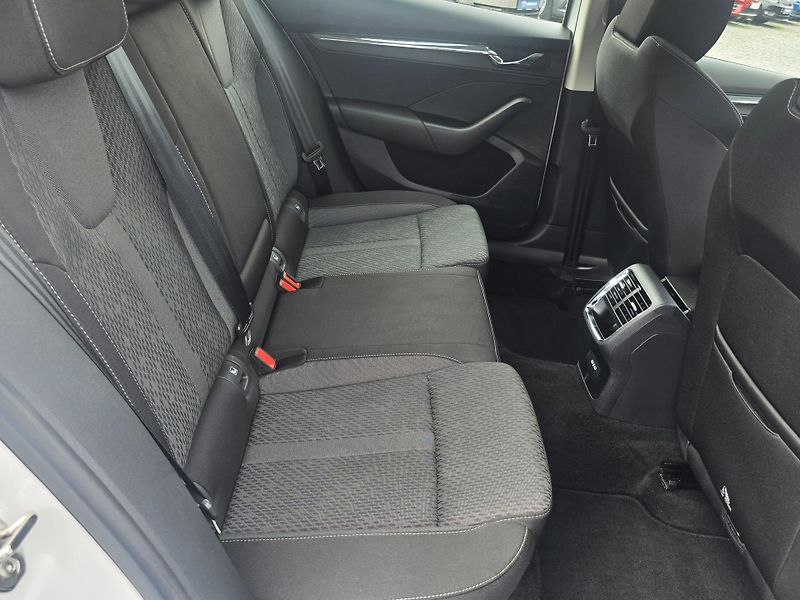Škoda Octavia 2.0TDI 110KW DSG STYLE+ MATRIX - fotka 21 z 39