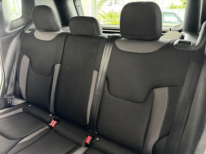 Jeep Renegade 1,3T 4xe*AWD*Distronic*DPH - fotka 16 z 36
