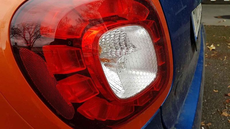 S elektrickým Smartem můžete za stovku zaparkovat i v centru Prahy. Jinde je ale tahle výhoda k ničemu.