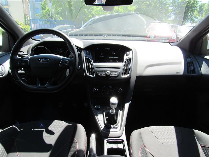 Ford Focus 1,5 Ecoboost 134kW ST-Line - fotka 11 z 28