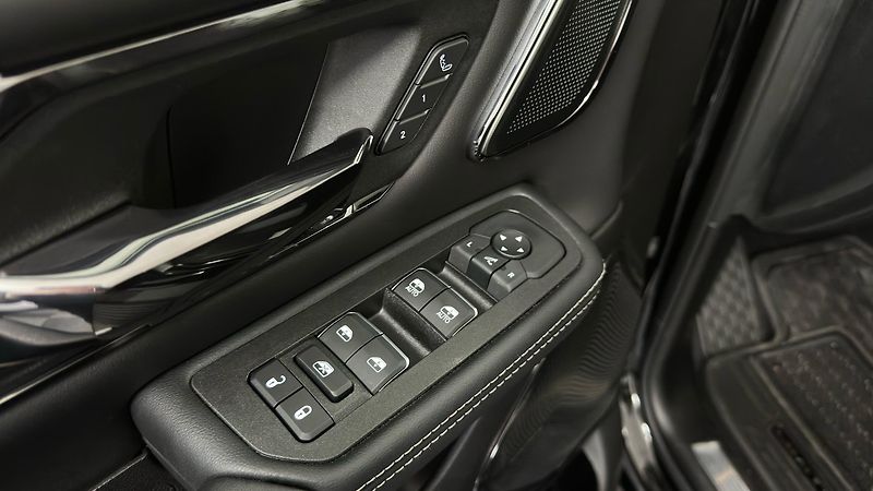 Dodge RAM NIGHT EDITION / 1500 SST H.O.  - fotka 40 z 55