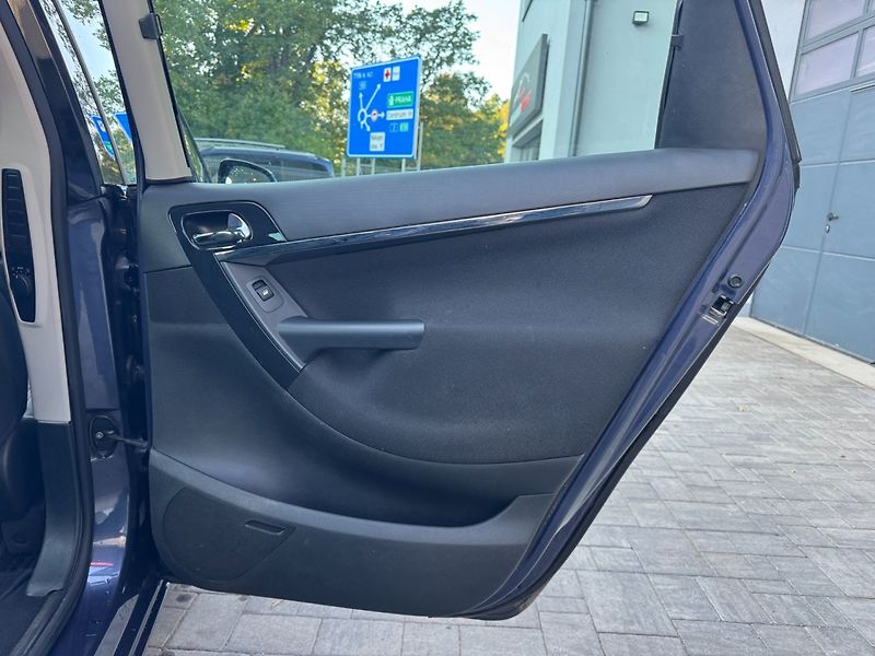 Citroën C4 Picasso (2013) 2.0 HDi - fotka 12 z 24