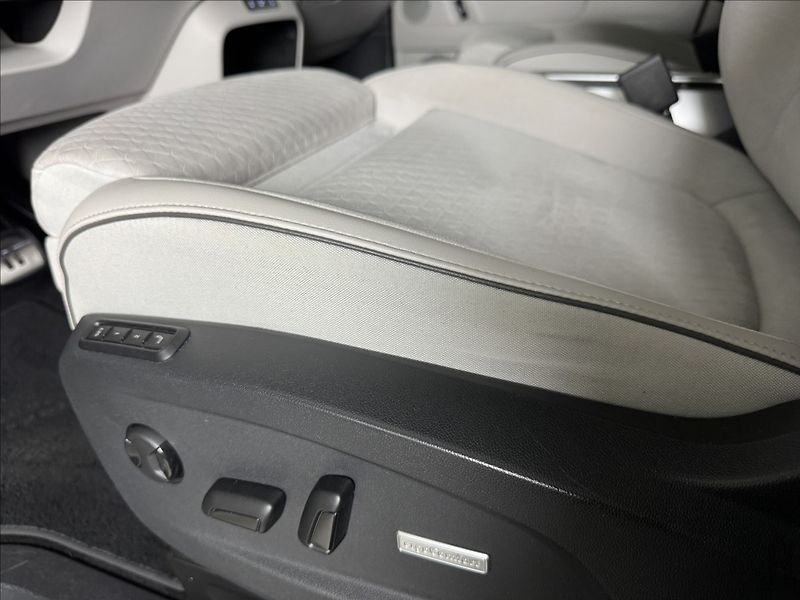 Volkswagen ID.Buzz Pro 150kW IQ Light 360° Kamera - fotka 21 z 50