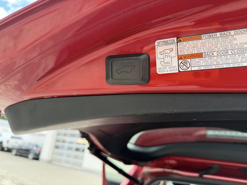 Toyota RAV4  2.2 D-4D 110 kW Active 4x4 - fotka 23 z 23