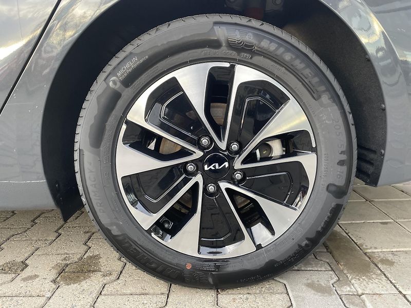 Kia Ceed SW (2025) 1,5T-GDi   SPIN 