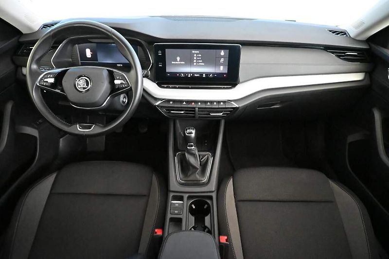 Škoda Octavia (2023) 2.0 LED TOUR Virtual TDI - fotka 12 z 31