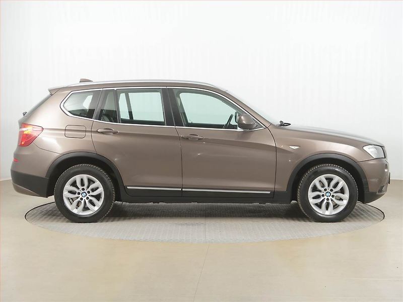 BMW X3 (2014) xDrive20d, 4X4, Automat, Navi - fotka 6 z 16