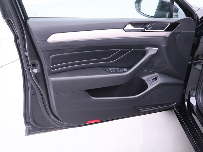 Volkswagen Passat 2,0 TDI 110kW DSG Elegance - fotka 12 z 37
