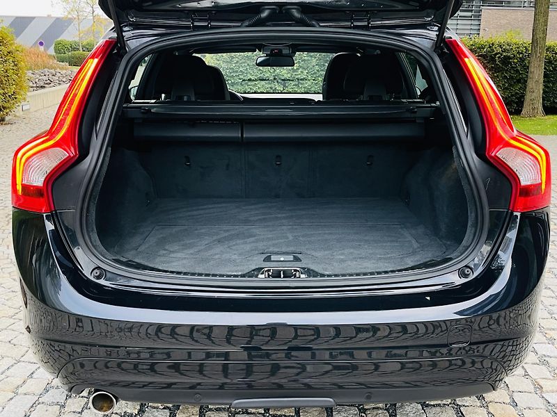 Volvo V60 2.0D 5VÁLEC AUT SERVISKA TAŽNÉ - fotka 19 z 44