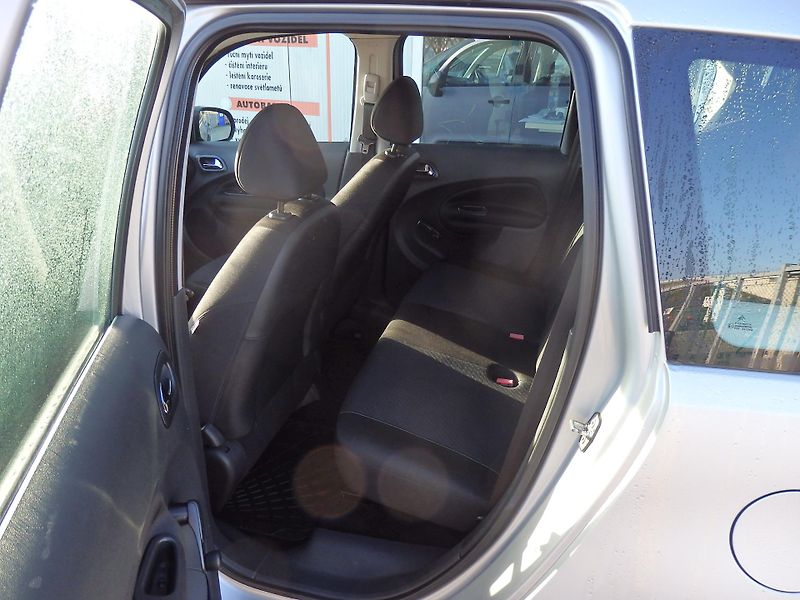 Citroën C3 Picasso 1.4i KLIMATIZACE, ESP - fotka 7 z 15