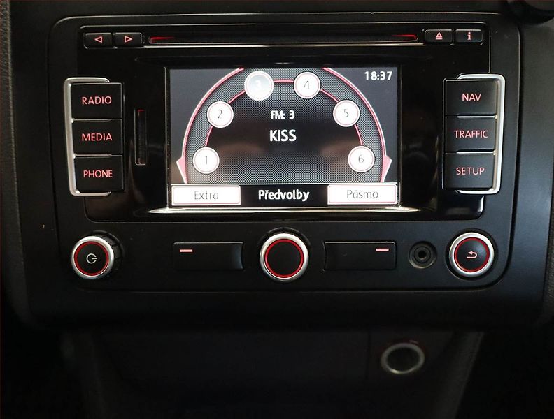 Volkswagen Touran (2013) 2.0 TDI, Navi, Tempomat - fotka 13 z 21
