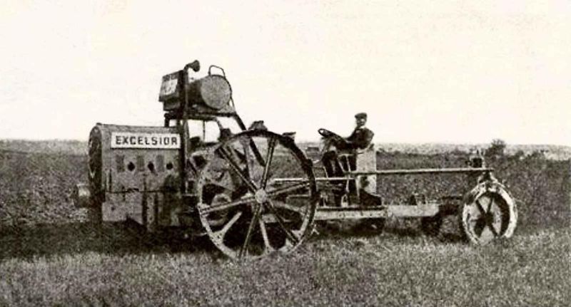 Motorový pluh Praga X 10HP z roku 1919.