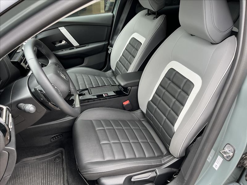 Citroën C4 1,2   MAX 136 HYBRID Ë-DCS6 - fotka 20 z 20