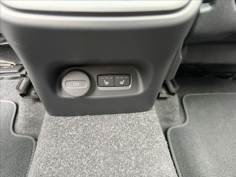 Volvo XC40 1.5 T3 Momentum/Panorama - fotka 18 z 29