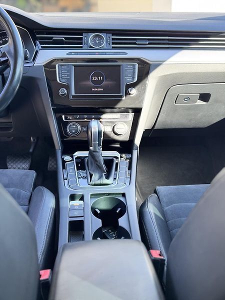 Volkswagen Passat (2017) VW Passat B8 2,0 TDI COMBI - fotka 12 z 12