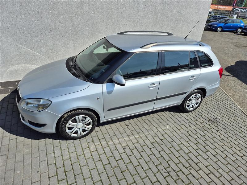 Škoda Fabia (2010) 1,4 i 16V Combi Klima Facelift - fotka 2 z 27