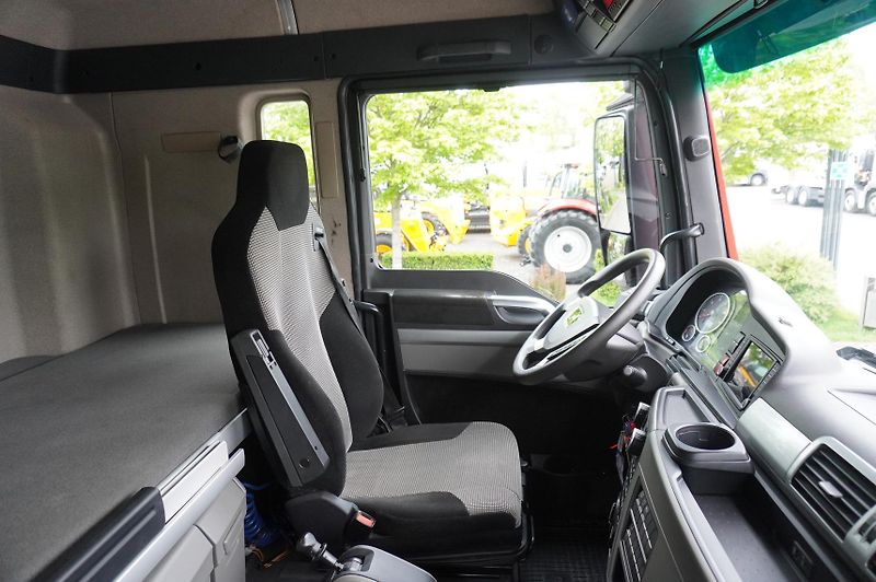MAN TGX (2020) 33.640 6x4 tractor unit / 70 t - fotka 19 z 24