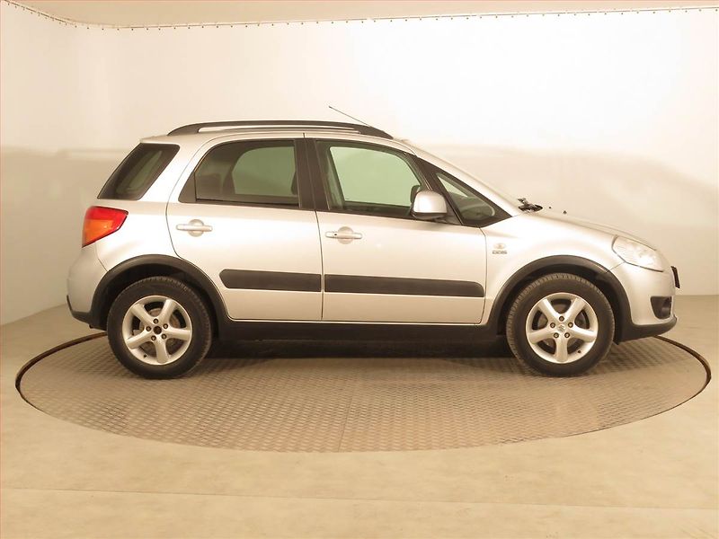 Suzuki SX4 (2007) 1.9 DDiS, 4X4, Serv.kniha - fotka 6 z 16