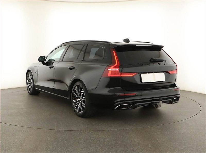 Volvo V60 (2020) R-Design T8 Twing Engine - fotka 4 z 17