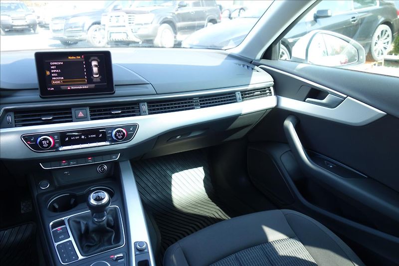 Audi A4 2,0 TDi, ČR, 1 MAJ., SERV. KN. - fotka 20 z 39