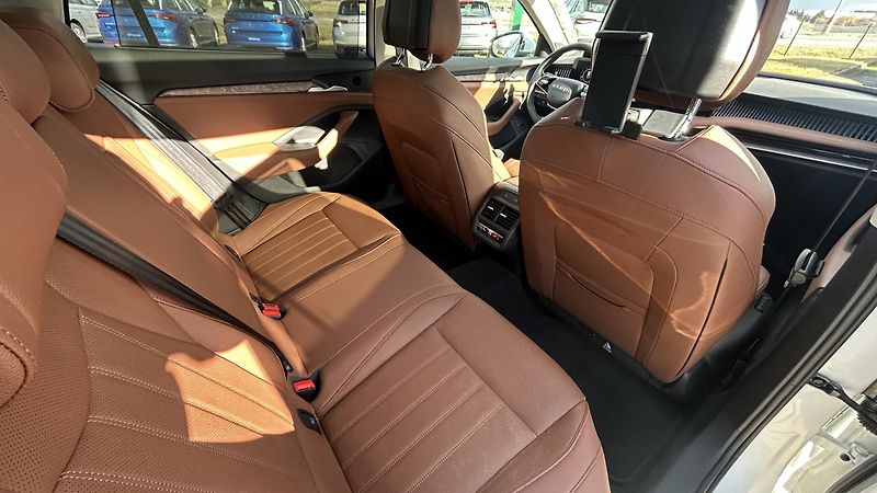 Škoda Superb (2025) TDI, 4x4, DSG, L&K, PANO,NEZ.T - fotka 12 z 28