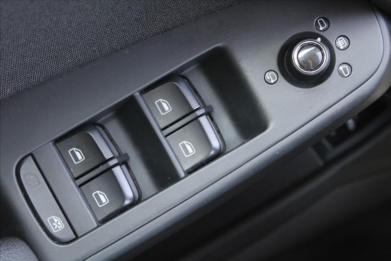 Audi A4 1,8 TFSI  NOVÉ V ČR,4x4 - fotka 18 z 27