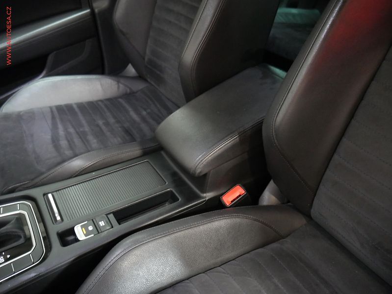 Volkswagen Passat (2018) 1.8 TSi, ČR, Comfortline - fotka 17 z 18