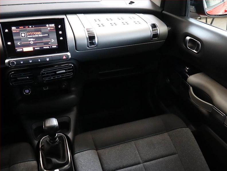 Citroën C4 Cactus (2019) 1.2 PureTech, ČR,1.maj - fotka 8 z 22