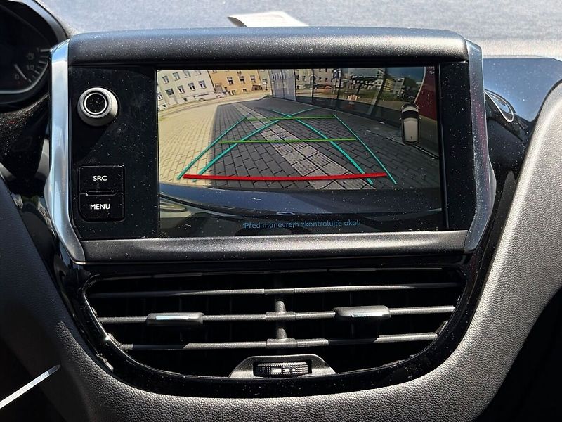 Peugeot 208 1.2 PureTech Allure - fotka 12 z 14