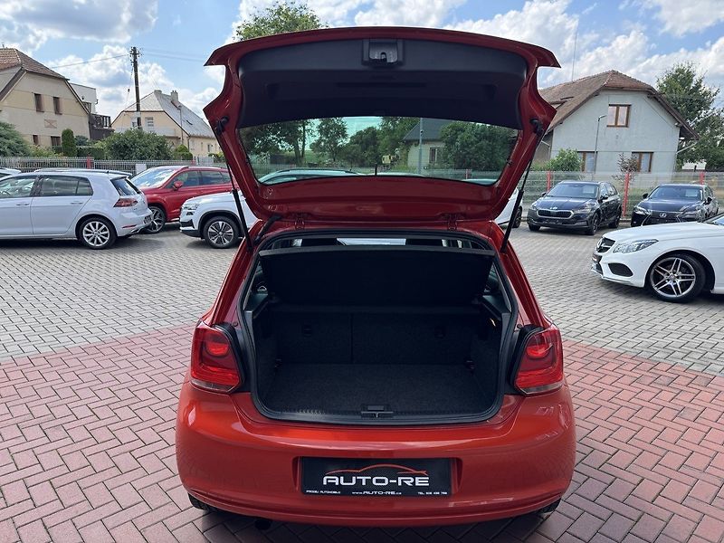 Volkswagen Polo (2011) 1.4i Style Klima Panorama - fotka 21 z 48