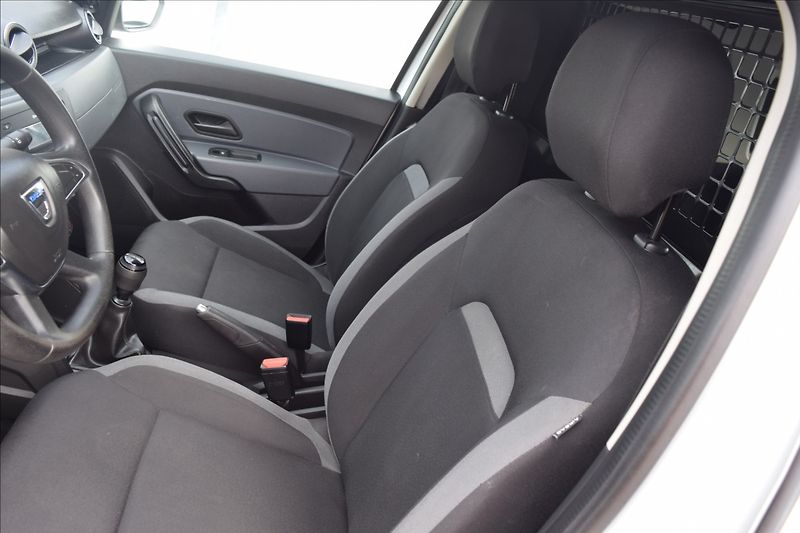 Dacia Duster 1,6 i 84KW 4X4 TAŽNÉ NOVÁ STK - fotka 14 z 42