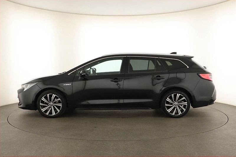 Toyota Corolla (2021) 2.0 Hybrid - fotka 3 z 15