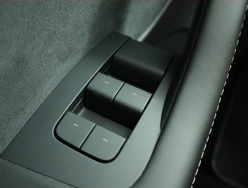Tesla Model 3 (2021) Long Range 4WD 79kWh, SoH 92% - fotka 18 z 23