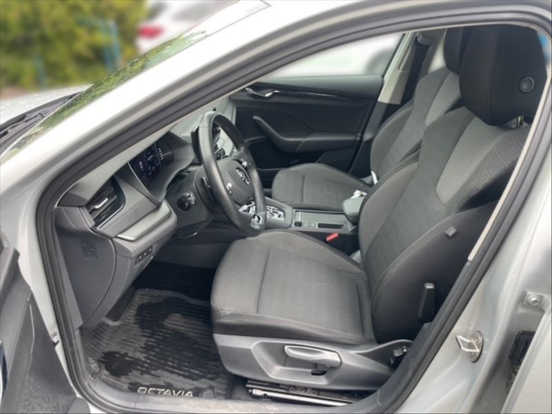 Škoda Octavia 2,0 TDI Ambition 4x4 DSG - fotka 7 z 11