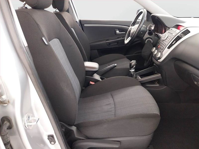 Kia Ceed (2010) 1.6 CVVT, Serv.kniha, po STK - fotka 9 z 16