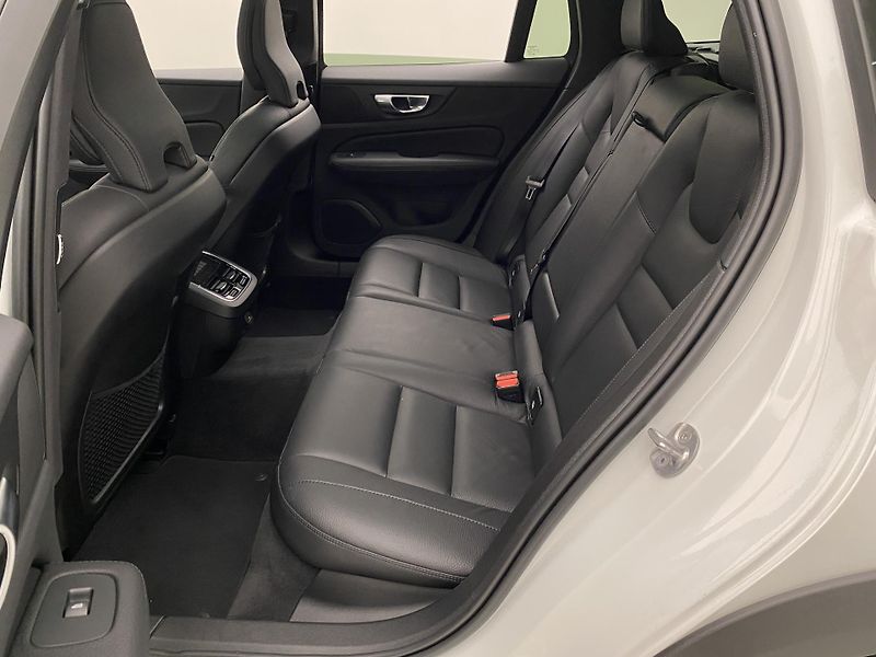 Volvo V60 CC B5 AWD BRIGHT PLUS AUT  - fotka 5 z 45